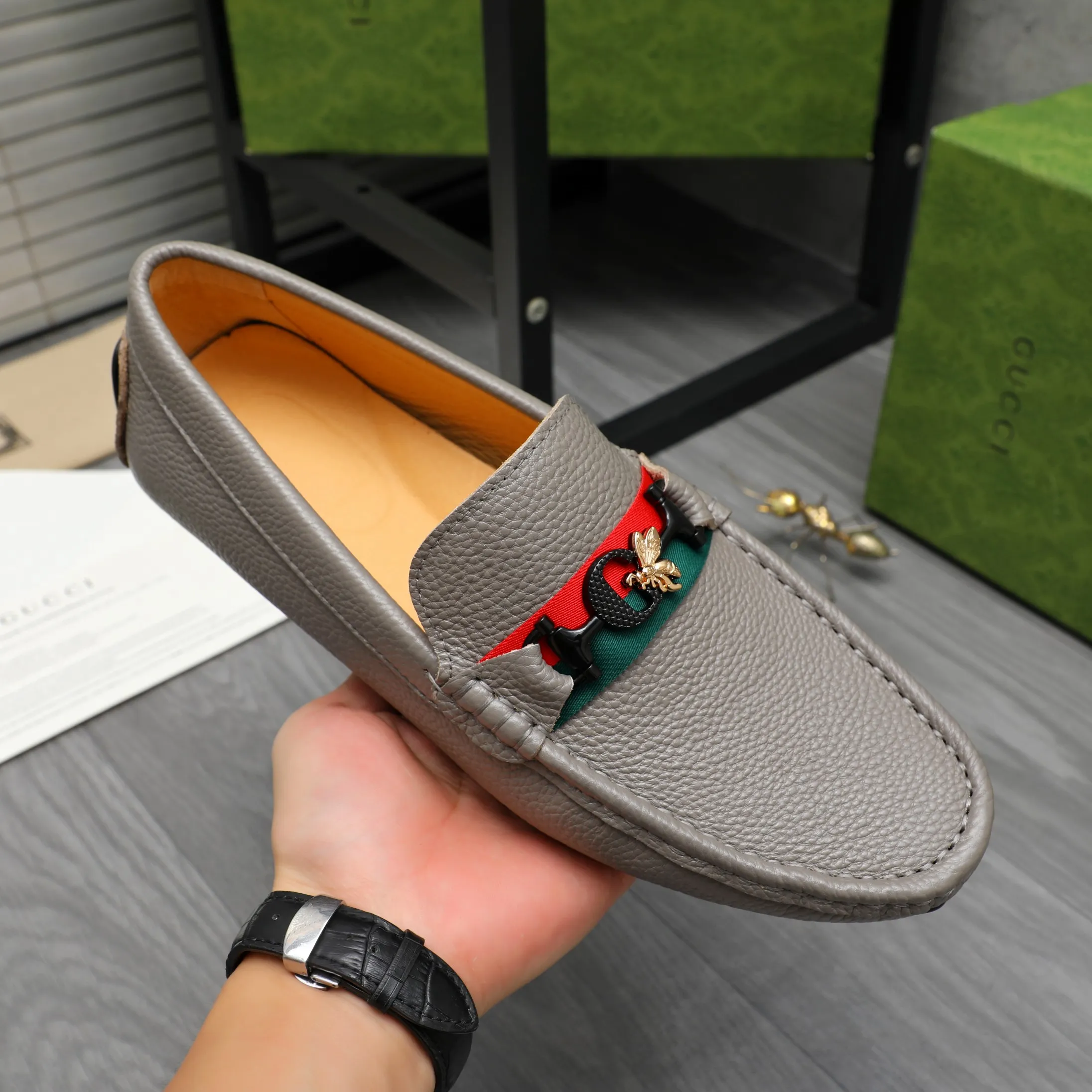 Men's shoes 💰360 Product trademark: GUCCI "Gucci" casual slip-on men's shoes Regular size: 38-45 Product materials: Selected pebbled cowhide upper, pigskin lining, rubber outsole